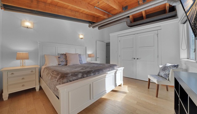 Ocean View Penthouse on Salt Spring Island - Unit 301.