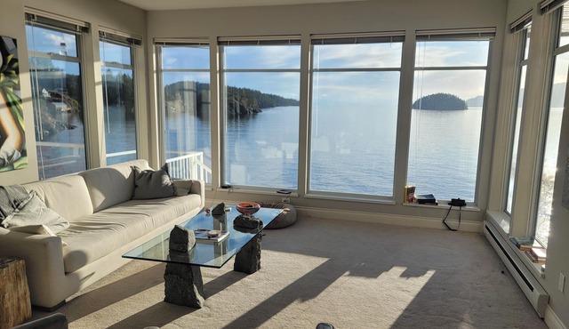 Ocean Waterfront Winter Escape