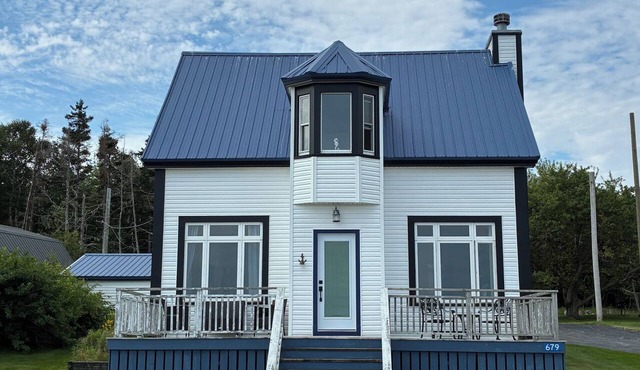 Oceanfront 3-Bedroom Captain's House