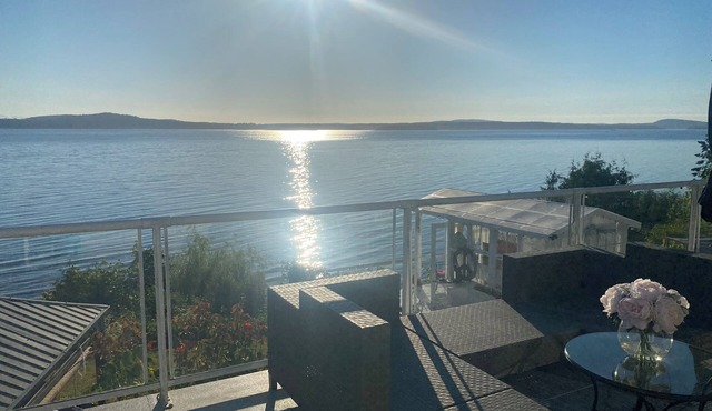 Oceanfront, beach access Cozy bed & breakfast loaded amenities , Sunny Saltair