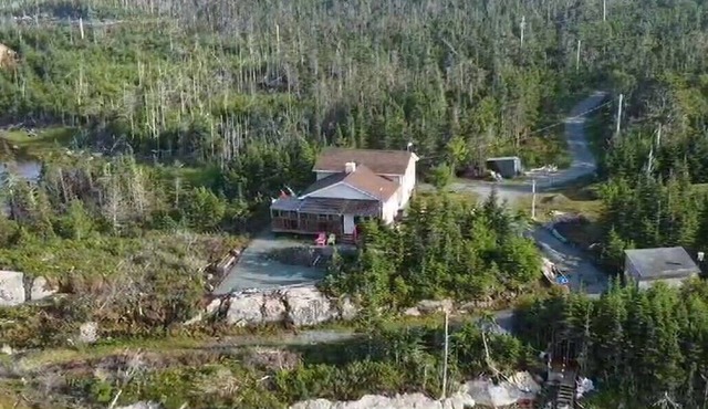 OCEANFRONT RUSTIC ESCAPE with Hottub and Sauna can Sleep 8!