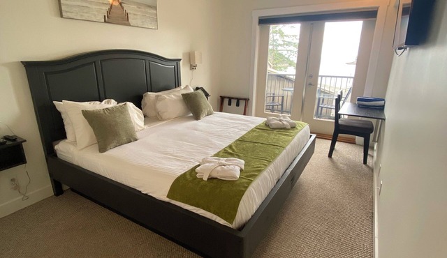 Oceanview King Bedroom - Mayne Island Resort