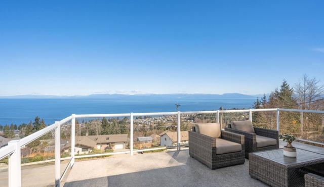 Oceanview Paradise in Great Location!