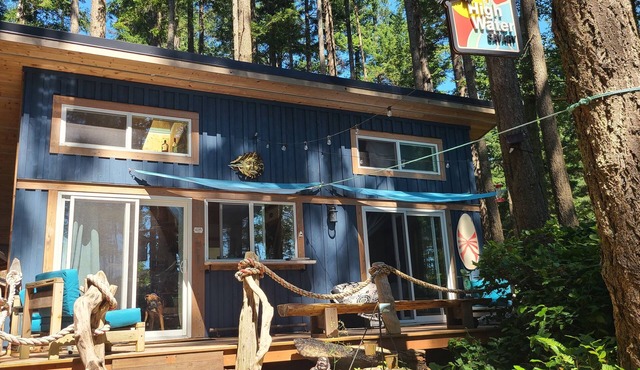 Off grid cabin on Savary with guest bunkee