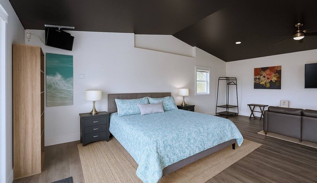 Okanagan Sunset Bungalow
