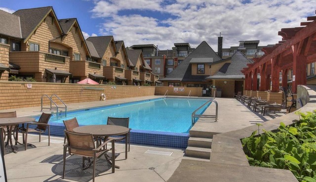 On the water, sleeps 12-14 people, with pool!