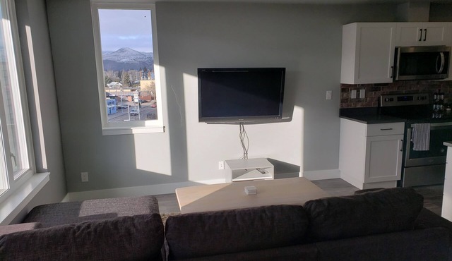 One-bedroom apartment in a popular neighborhood