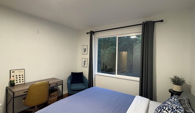 One bedroom one bathroom with own kitchen and separate entry free parking