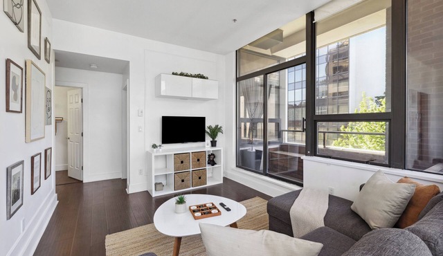 One-bedroom stylish apartment in Downtown Vancouver!