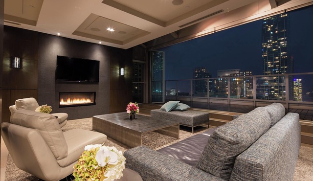 One King West Hotel & Residence