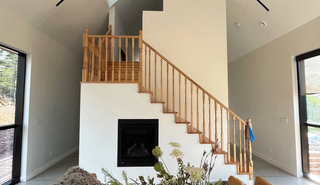 Open Modern Cottage with Fabulous View Short walk to the beach very private