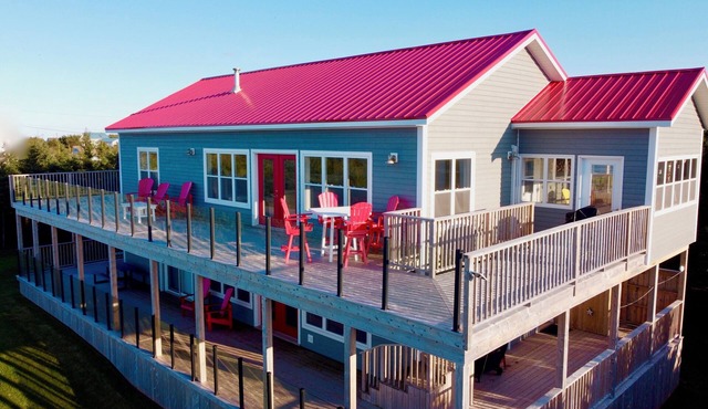 Orion's Porch PEI - Unique Beach House with Best Views of Thundercove Beach