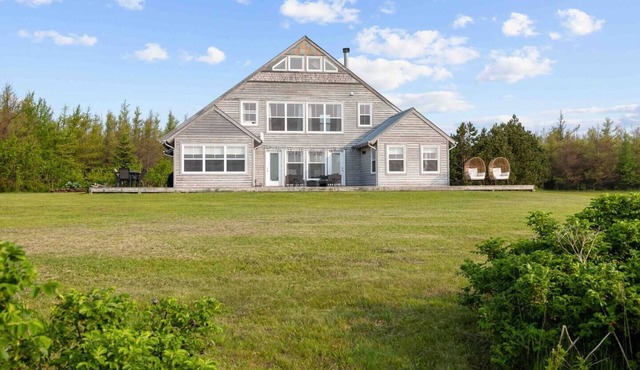 Osprey’s Landing: Premier PEI Oceanfront Home with Private Beach & Kayak