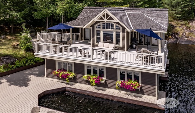 Panoramic View of Lake Muskoka, Privacy! Sleeps 20! Entertaining+! Location!