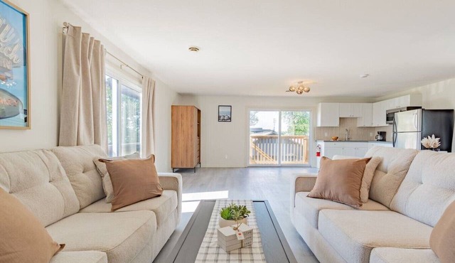 Parkway Boutique Suite D, 10 mins to Falls & Golf