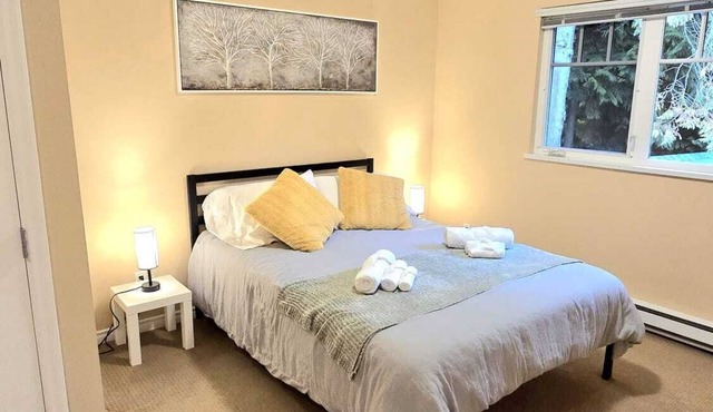 Peaceful and Spacious Room with shared kitchen and bathroom in North Vancouver
