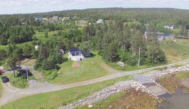 Peaceful/Oceanfront - Housekeeping Cottage with water access.