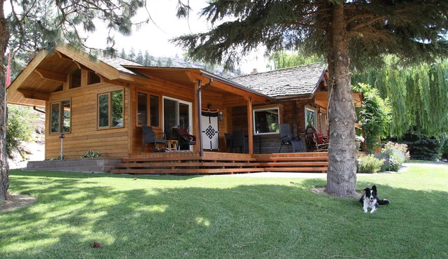 Peaceful, romantic hideaway surrounded by vineyards.