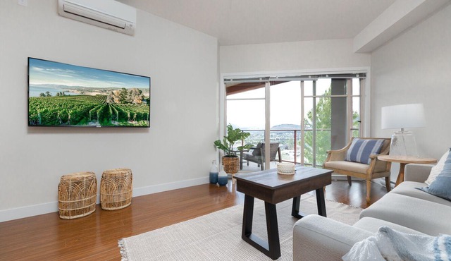 Peony Paradise - 2 Bedroom 2 Bath - West Kelowna Gem with Lake View