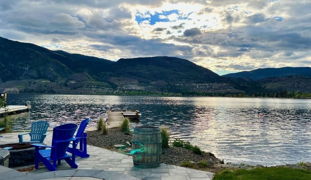 Perfect 5bdr family vacation home with 100 feet of private lakefront