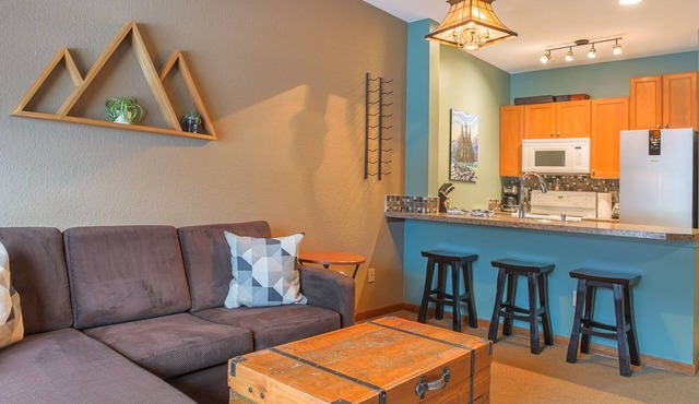 Pet-friendly Cozy Mountain Condo at Snow Creek
