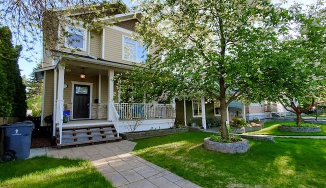 Pet-friendly, Spacious & Comfortable 4bedroom home— Stay in the heart of P.G.