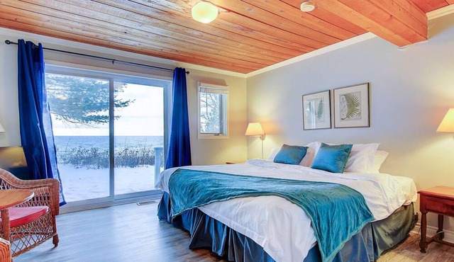 Picturesque Lakeview Lodge At Lake Simcoe (First Tee)