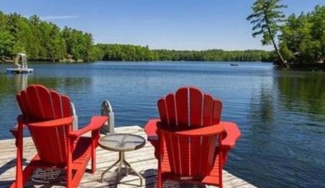 Pine Bay Hideaway. Perfect waterfront escape in a lakeside retreat!