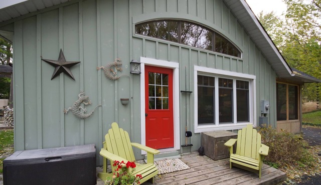Pine Grove Cottage: Character Plus!