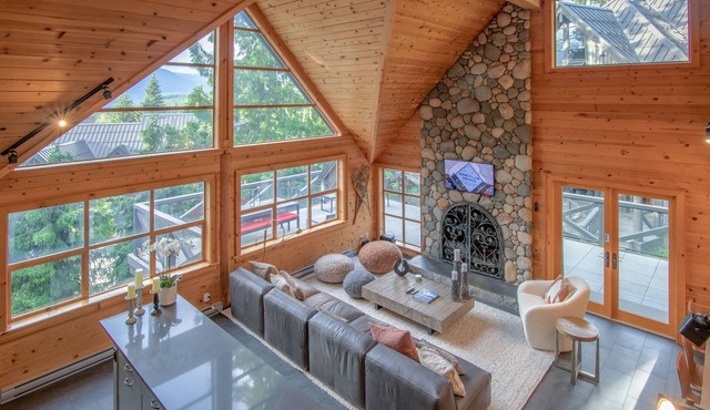 Pinnacle Ridge 34 - Ski in Ski out, Private Hot Tub, Recently Renovated, Gas Fireplace