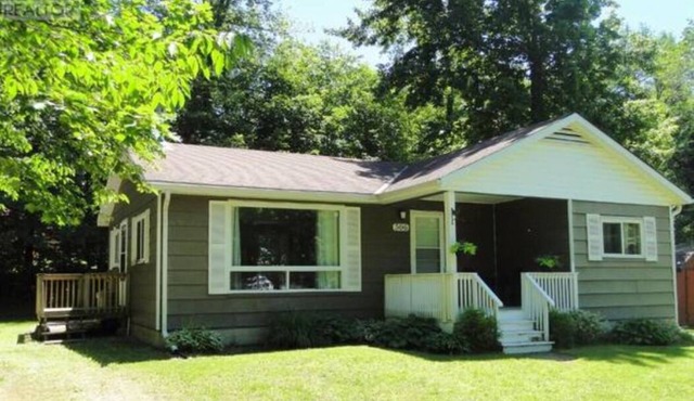 Point Clark Cottage Getaway