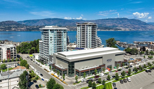 Premiere Lakeshore Living with excellent amenities. Dog friendly