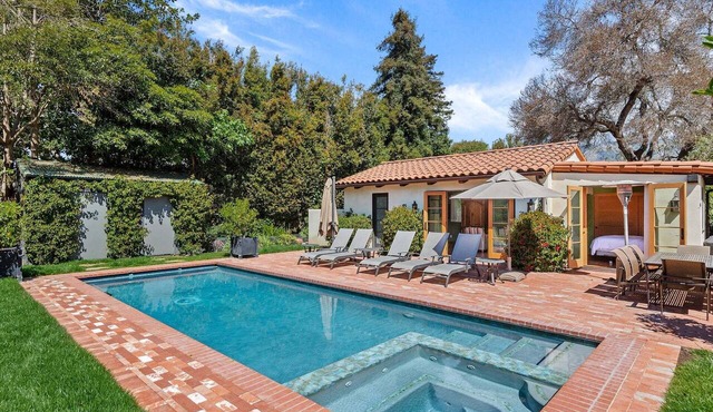 Premium Location Heated Pool & Hot Tub walk to Lower Village in Montecito