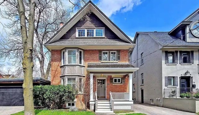 Prestigious Rosedale Neighbourhood 4 BR Home