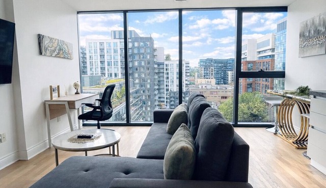 Prime Toronto Condo | Walk to CN Tower, Rogers Centre & Nightlife