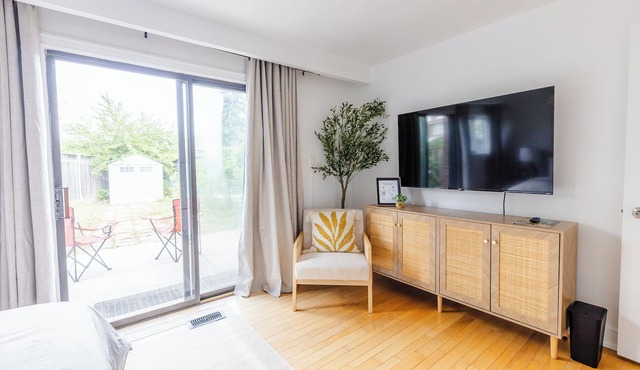 Private 2-BR Suite w/Patio