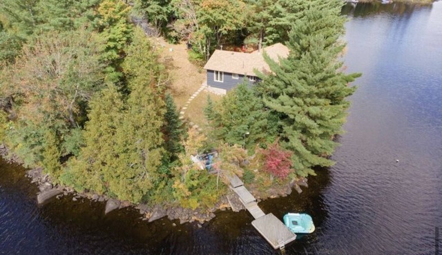Private, 4 season lakehouse with incredible views!