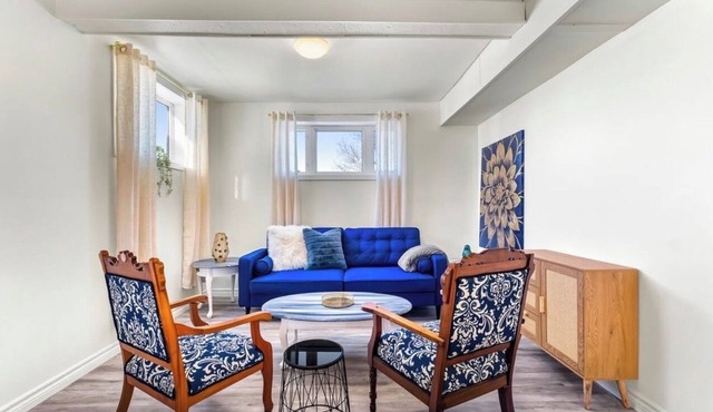Private Basement Suite | Minutes to Downtown