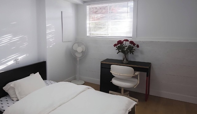 Private bedroom (2) in shared suit
