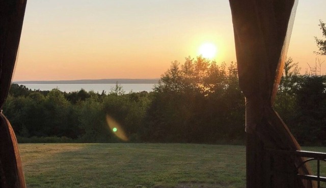 Private cabin in Boisdale. Perfect getaway for the whole family with a view!