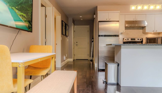 Private Cambie Village Suite min Downtown/Skytrain
