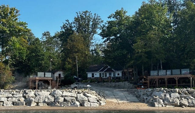 Private Cozy 2-bedroom house steps from the shore of Lake Huron