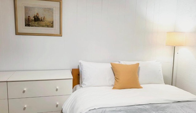 Private Cozy 2bdrm Sleep5pp Metrotown! Free Parking! Self Check-in!