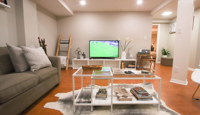 Private & Cozy Suite In Central Mississauga