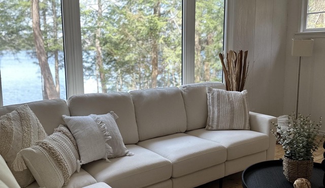 Private escape with over 200 feet of lakefront on Stewart Lake!