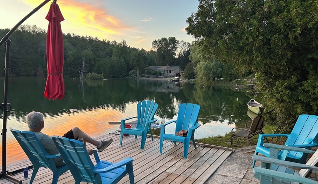 Private Family Lakefront Cottage with Sandy Beach and Sunset Views