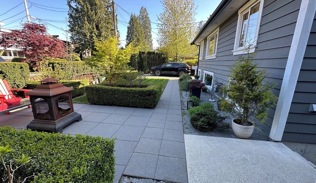 Private Garden Level Suite Bright & Spacious