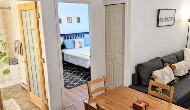 Private Garden Suite in Langford - Free car charger