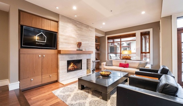 Private Hot Tub | Garage | AC | Secure mud room