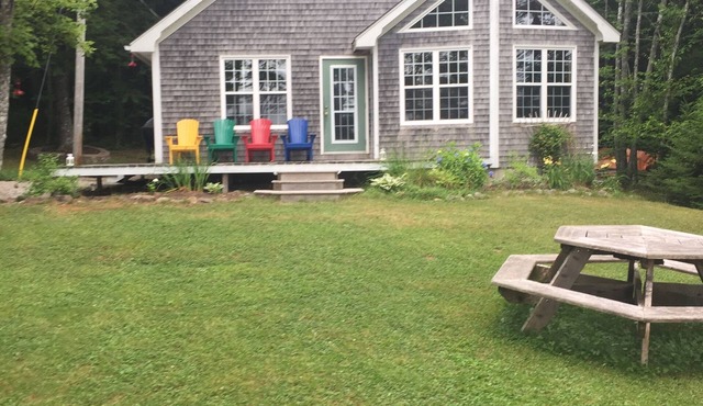 Private Lakefront Cottage